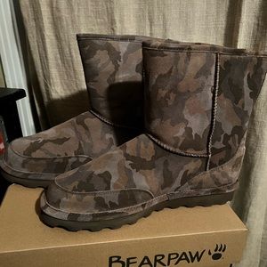 NWT Bearpaw Men’s Sheepskin Camouflage boots Size 14